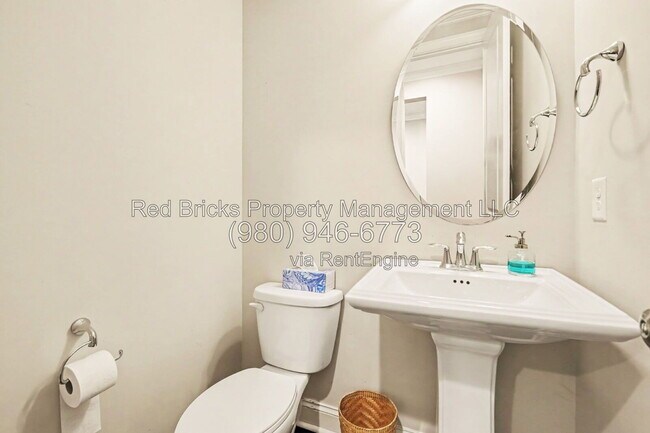 Building Photo - 145 Barclay Dr