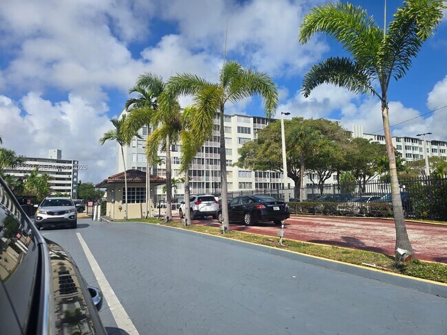 Building Photo - 1780 NE 191st St