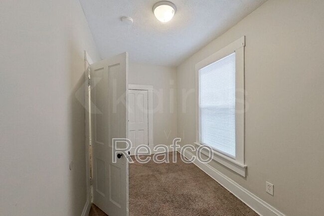 Building Photo - 966 Oakwood Ave
