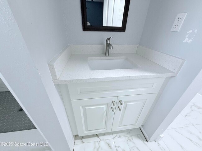 Building Photo - 2473 Largo Ave