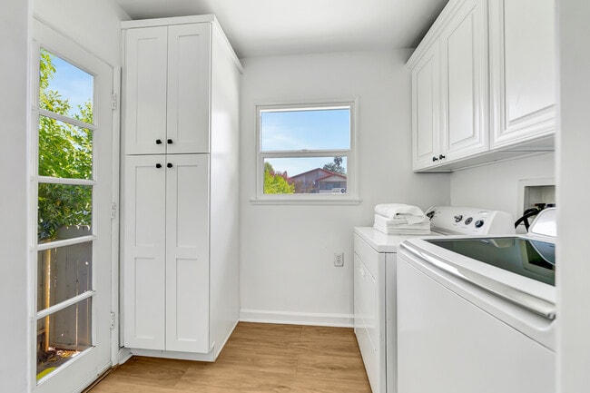 Building Photo - 7700 Oakdale Ave