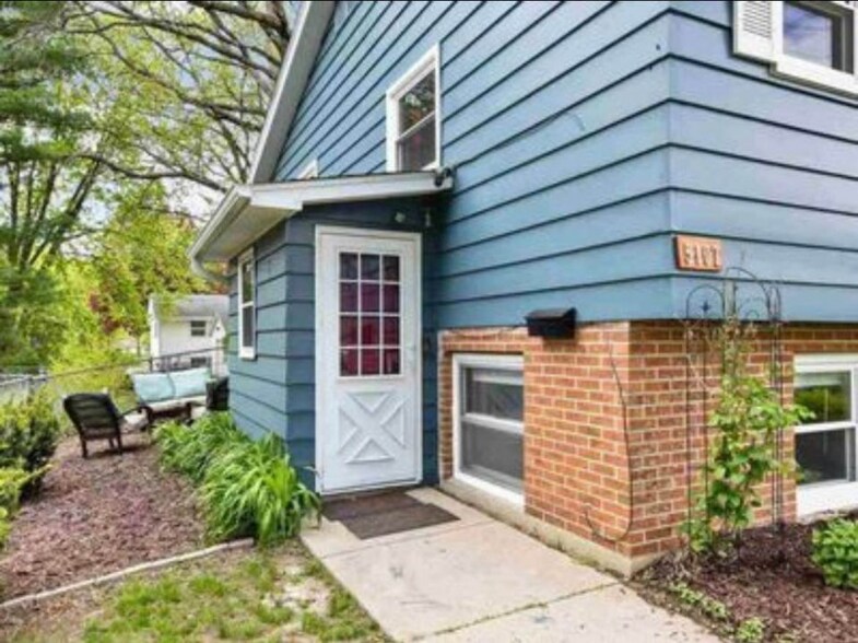 Primary Photo - 5107 Wallace Ave