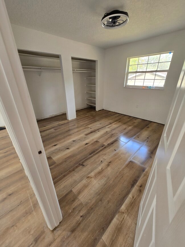 Building Photo - 383 Floral Dr