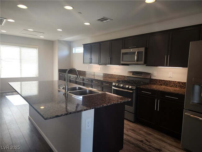 Building Photo - 9050 W Tropicana Ave