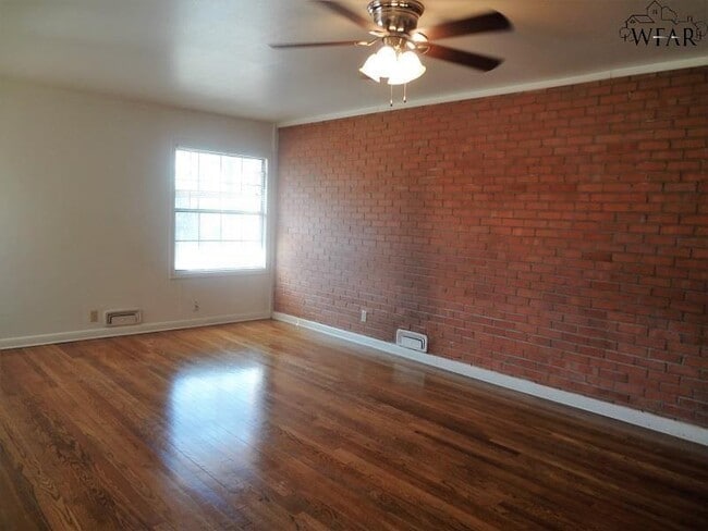 Building Photo - 1553 Hanover Rd