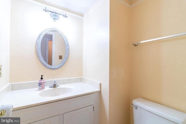 Building Photo - 4796 Gainsborough Dr