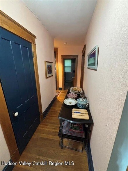 Building Photo - 123 Plains Rd