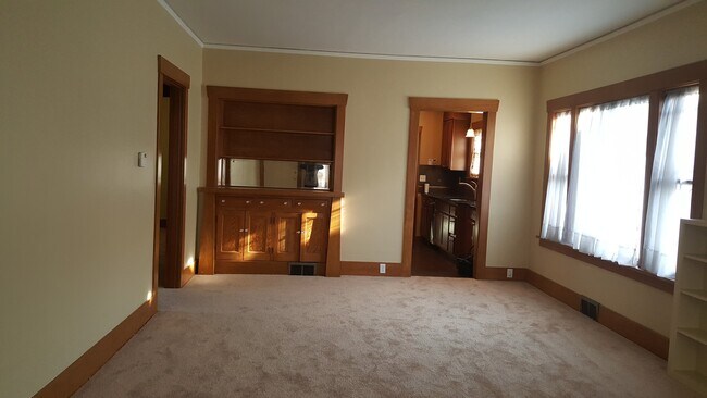 Building Photo - AUBURN - DOWNTOWN 2 BEDROOM CRAFTSMAN RAMBLER w/full basement