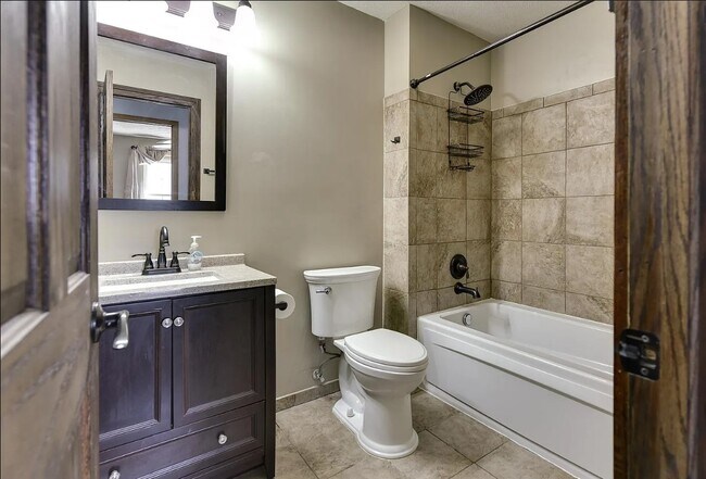 Building Photo - 7910 Redick Ave