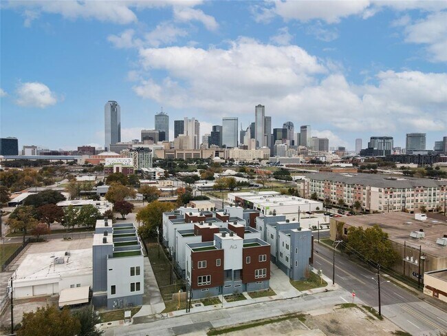 Building Photo - 1515 S Akard St