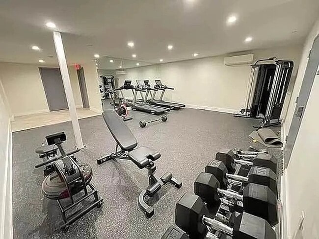 Building Photo - University Avenue