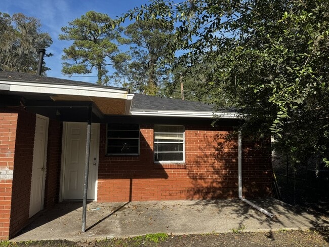 Building Photo - Duplex For Rent