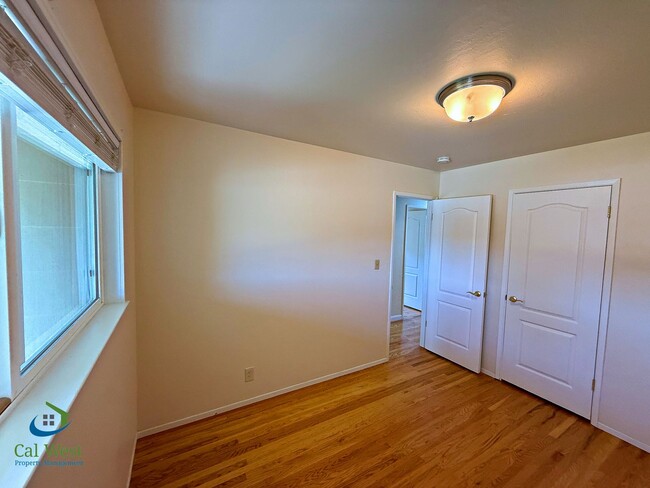 Building Photo - 5331 Rimwood Dr