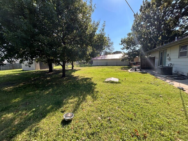 Building Photo - 4 Bed 2 Bath Home In Andover!