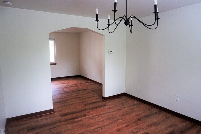 Building Photo - 3147 Glendale Ave