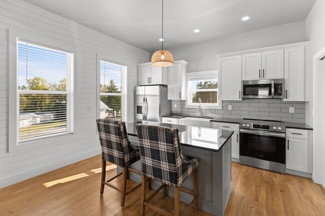 Building Photo - 144 Auttie Cir