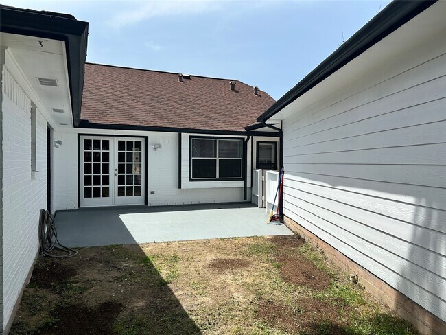 Building Photo - 1601 Washington Dr