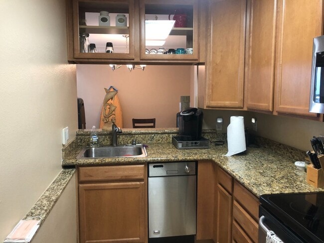 Building Photo - Ocean View 1 Bed/1 Bath in North Pacific Beach!