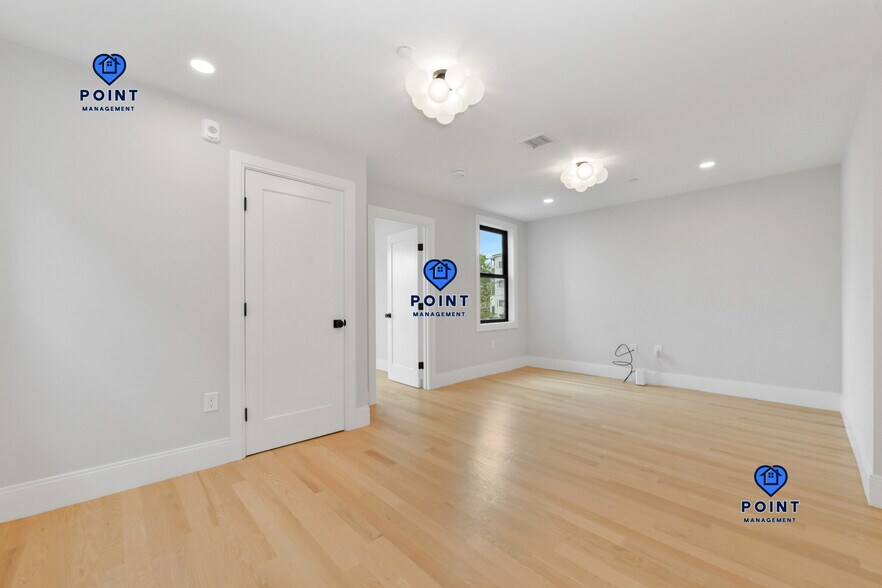 Building Photo - 516 Sumner St