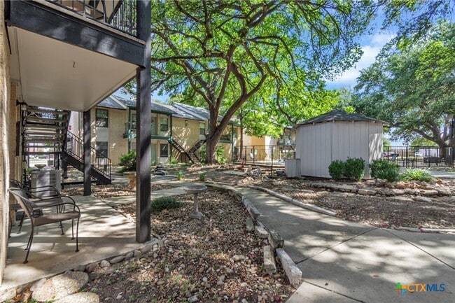 Building Photo - 1624 Aquarena Springs Dr