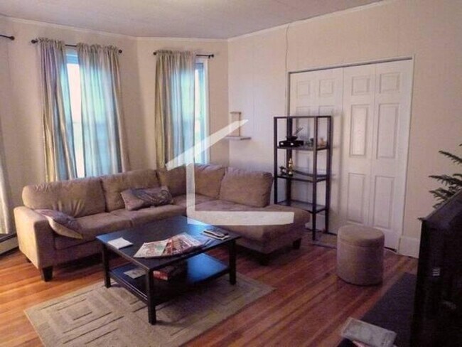 Building Photo - Don't miss out on they Three bed in Brighton