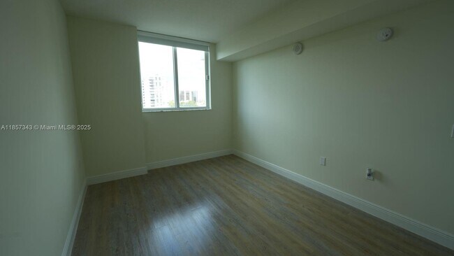 Building Photo - 987 SW 37th Ave