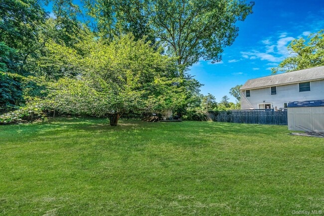 Building Photo - 10 Community Rd