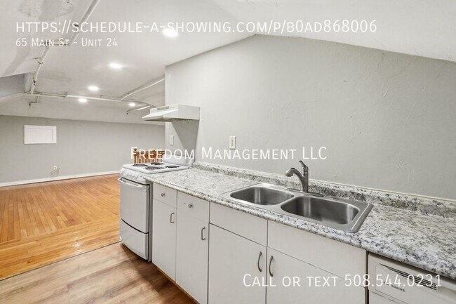 Building Photo - 65 Main St