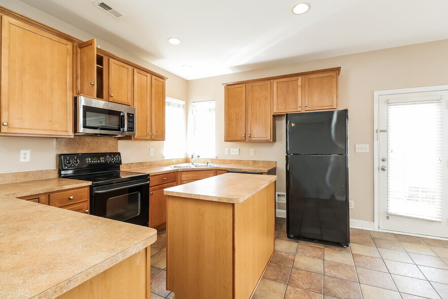 Building Photo - 13768 Aldenbrook Dr