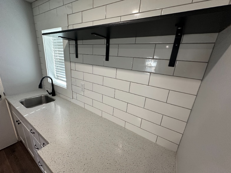 Building Photo - 2001 Biehn St