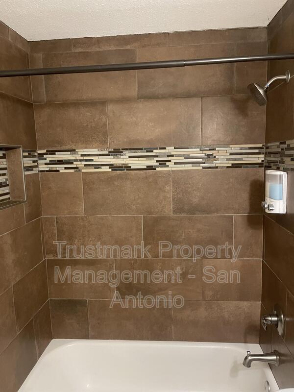 Building Photo - 8335 Bent Meadow Dr