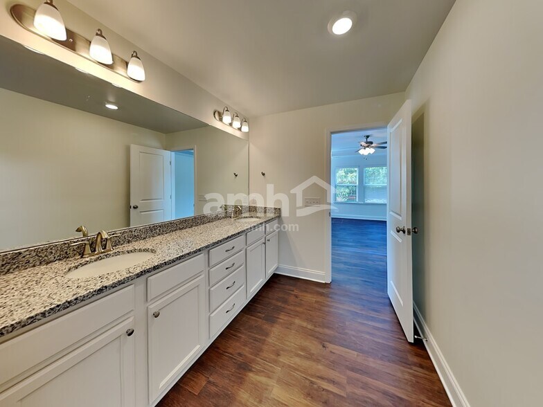 Building Photo - 5904 Hagar Vly Dr