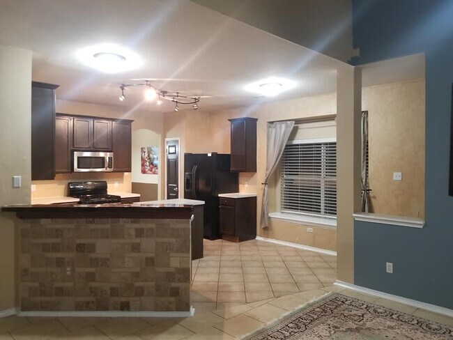 Building Photo - 5727 Woodmoss Ln