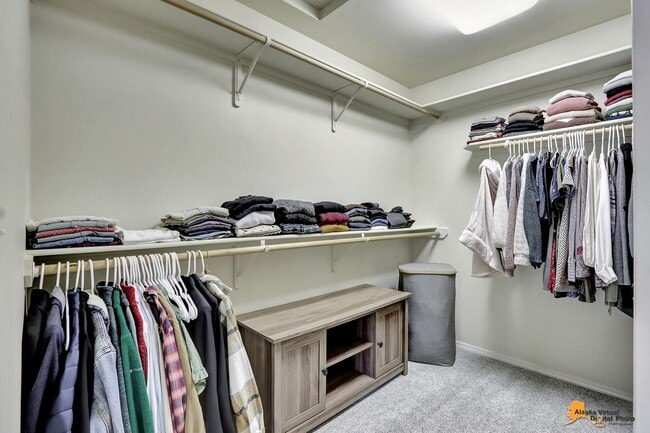 Building Photo - Stunning 3 Bedroom Home in East Anchorage with Garage