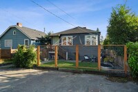 Building Photo - 3 bedroom in Seattle WA 98133