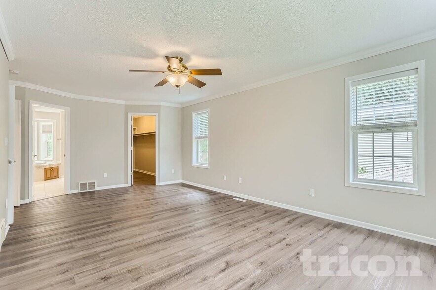 Building Photo - 15012 Viewcrest Ln