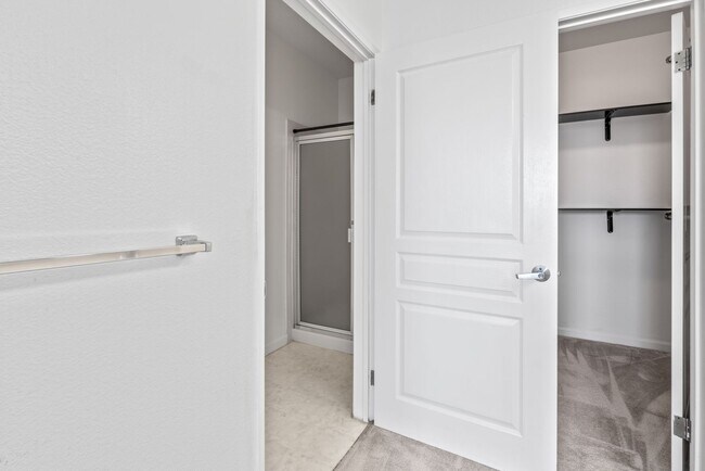 Building Photo - Pet Friendly, Luxurious Condo w/Bay Views....