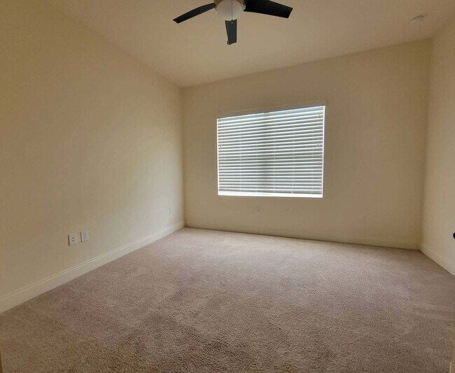 Building Photo - 4/2.5 TOWNHOME VILLA in Waterstone-Davenpo...