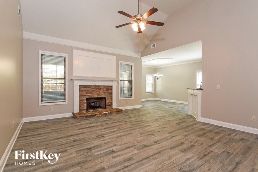 Building Photo - 12 Everest Dr