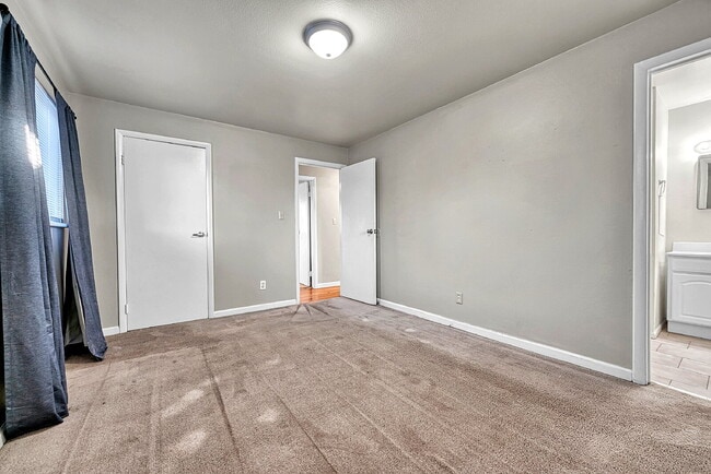 Building Photo - $2,495.00, 3-bedroom, 2 bathroom home in C...