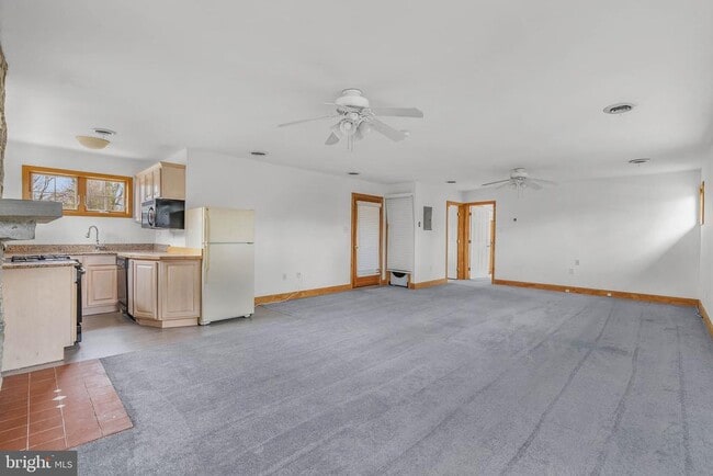 Building Photo - 217 N Providence Rd