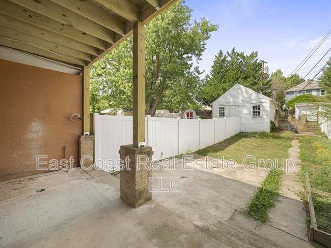 Building Photo - 827 Mulberry Ave