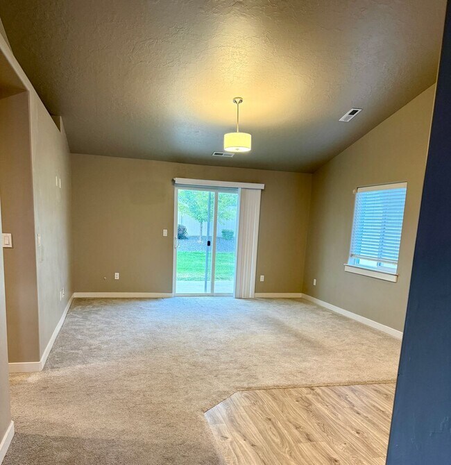 Building Photo - 518 Belville Pl
