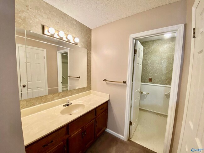 Building Photo - 1110 Liberty Dr