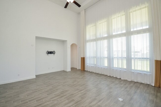 Building Photo - 6502 Wild Holw Ct