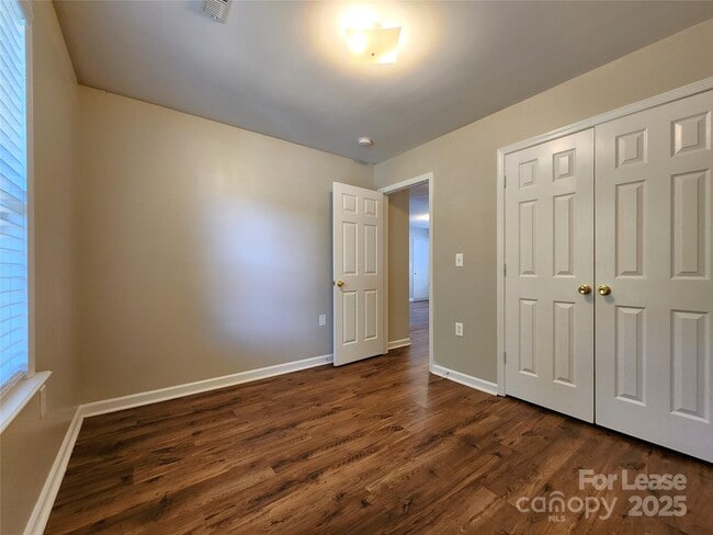 Building Photo - 1247 Forest Park Dr