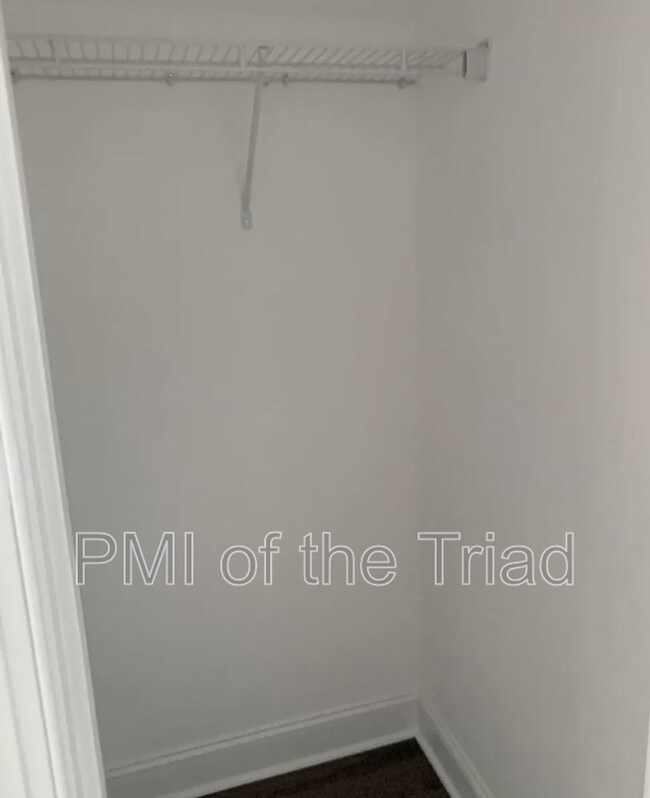 Building Photo - 868 Silver Leaf Dr