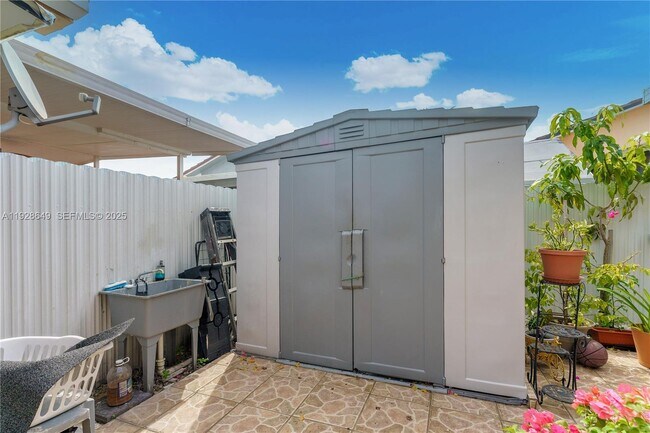 Building Photo - 2732 W 72nd Pl