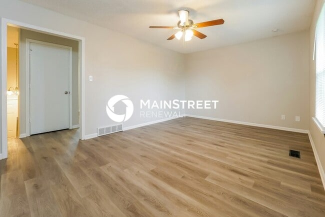 Building Photo - 3 Bedroom Pet-Friendly Home in Leavenworth, KS with Main Street Renewal