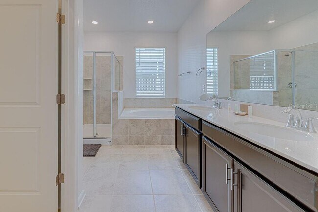 Building Photo - 9327 Sommerset Hills Dr